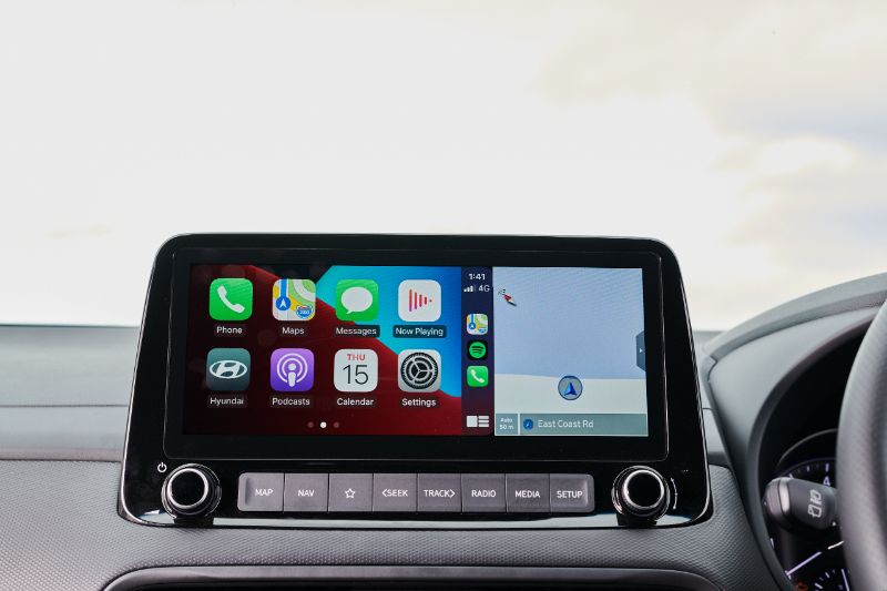 Apple CarPlay & Android Auto. 